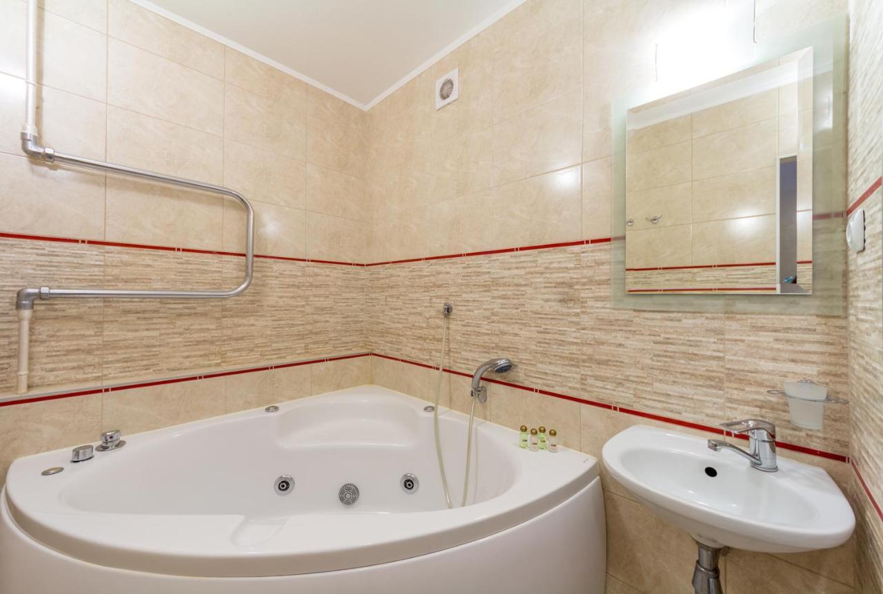 Near Parus Business Centre Apartment Kyiv