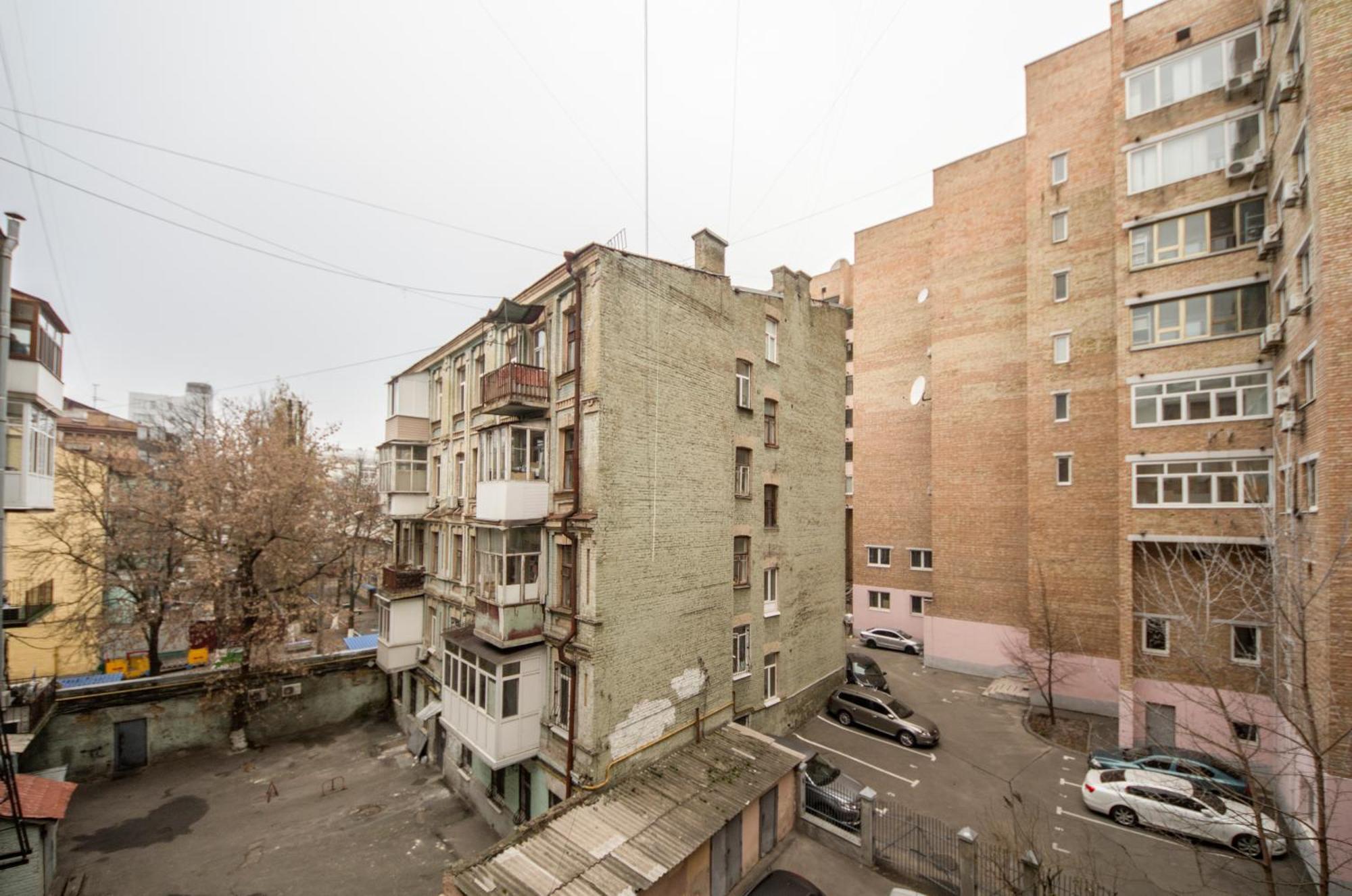 Near Parus Business Centre Apartment Kyiv