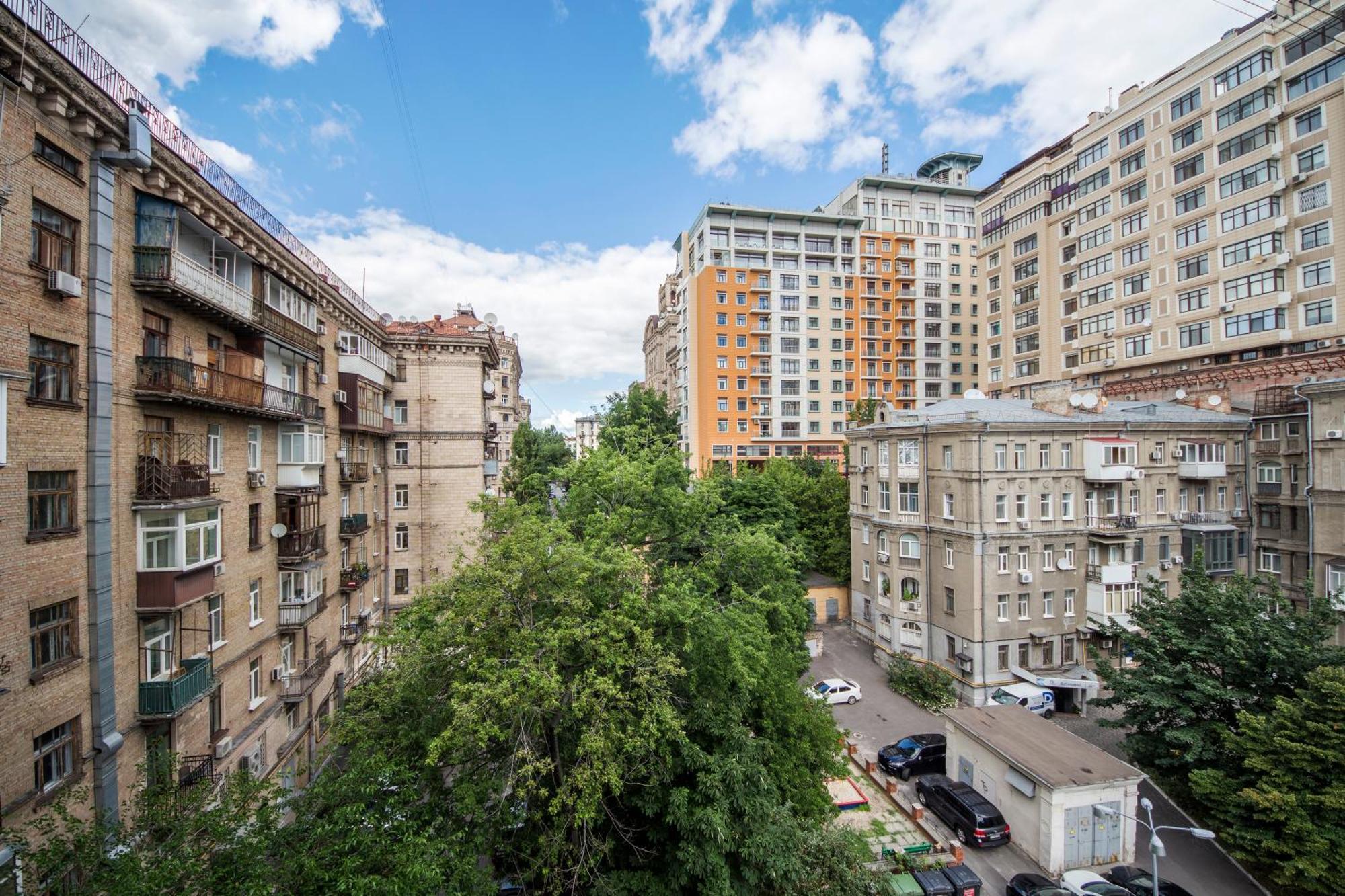 Near Parus Business Centre Apartment Kyiv